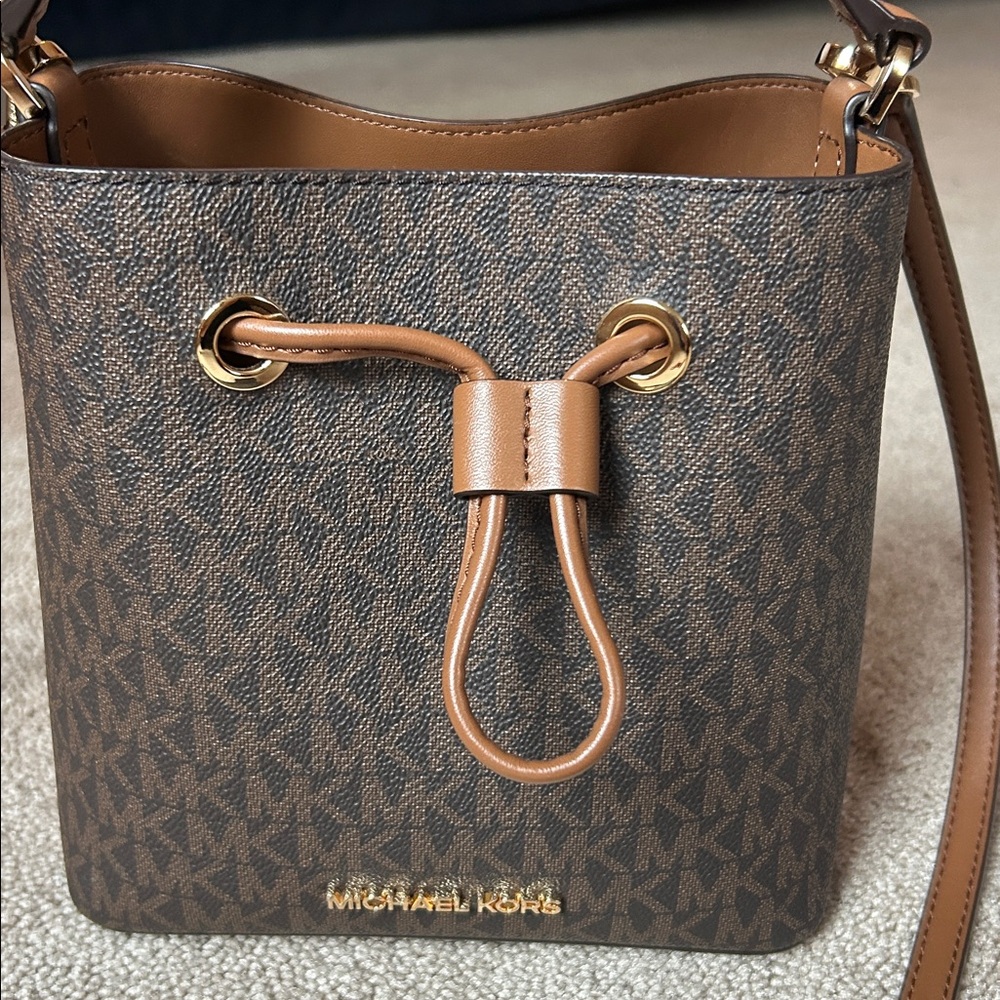 MICHAEL KORS bucket bag with wallet - Picture 9 of 11
